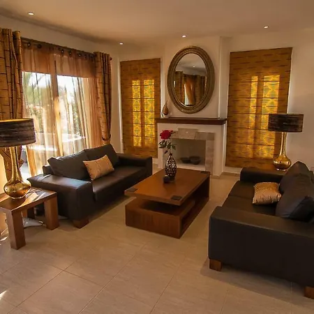 Villa Large Luxury 4 Bedroom *