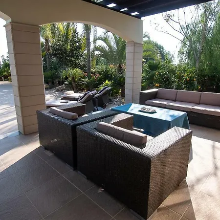 Villa Large Luxury 4 Bedroom