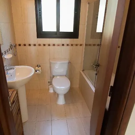 Large Luxury 4 Bedroom * Potami