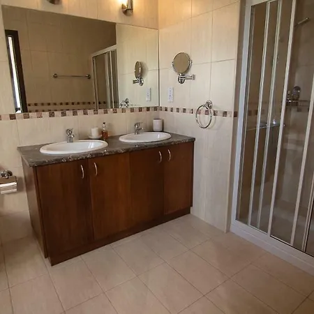 Large Luxury 4 Bedroom