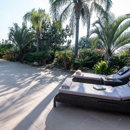 Large Luxury 4 Bedroom * Potami