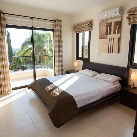 Large Luxury 4 Bedroom * Potami