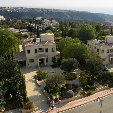 Large Luxury 4 Bedroom * Potami