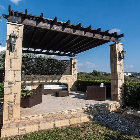 Large Luxury 4 Bedroom *
