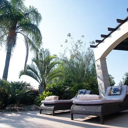 Large Luxury 4 Bedroom