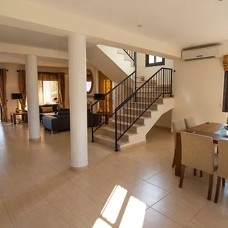Large Luxury 4 Bedroom Villa