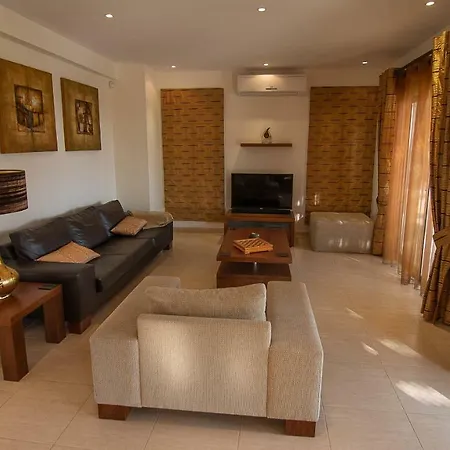 Large Luxury 4 Bedroom