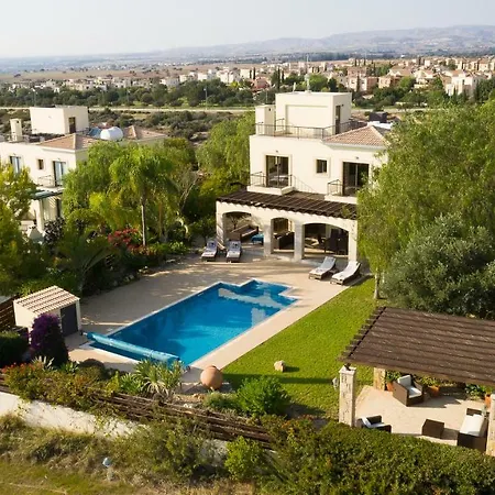 Large Luxury 4 Bedroom Potami